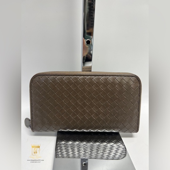 Bottega Veneta zip around wallet